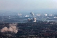 Khói bốc lên do giao tranh tại Syria. (Ảnh: IRNA/TTXVN)