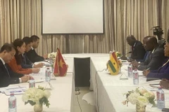 Thứ trưởng Nguyễn Minh Hằng hội đàm với Thứ trưởng Ngoại giao và hội nhập khu vực Ghana Kwaku Ampratwum Sarpong. (Nguồn: Báo Thế giới và Việt Nam)