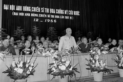 Chủ tịch Hồ Chí Minh phát biểu tại Đại hội Anh hùng, Chiến sỹ thi đua chống Mỹ, cứu nước (Đại hội Anh hùng Chiến sỹ Thi đua lần thứ IV) tháng 12/1966, tại Hà Nội. (Ảnh: TTXVN)