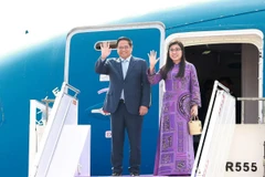 Thủ tướng Phạm Minh Chính và Phu nhân đến Sân bay quốc tế King Khalid, thủ đô Riyadh, Vương quốc Saudi Arabia. (Ảnh: Dương Giang/TTXVN)