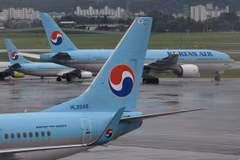Máy bay của hãng hàng không Korean Air tại sân bay Gimpo ở Seoul, Hàn Quốc. (Ảnh: AFP/TTXVN)