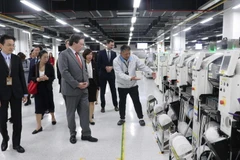 Ông Marc E.Knapper, Đại sứ Hoa Kỳ tại Việt Nam, thăm một khu công nghiệp tại Hải Phòng. (Ảnh: Hoàng Ngọc/TTXVN)