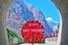 Máy khoan đường hầm (TBM) để khoan dưới dòng sông băng khổng lồ. (Nguồn: QQ)