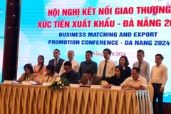 Các doanh nghiệp ký kết Hợp đồng nguyên tắc/Biên bản ghi nhớ cung ứng sản phẩm, dịch vụ. (Ảnh: Cổng Thông tin Điện tử thành phố Đà Nẵng)