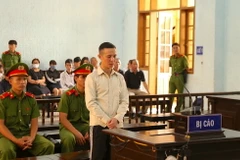 Bị cáo Đinh Tiến Bình bị tuyên phạt 10 năm tù giam về tội “Vi phạm quy định về tham gia giao thông đường bộ”. (Ảnh: Quang Thái/TTXVN)