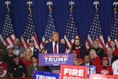 Cựu Tổng thống Mỹ Donald Trump phát biểu trong chiến dịch vận động tranh cử ở Green Bay, Wisconsin, ngày 2/4. (Ảnh: AFP/TTXVN)