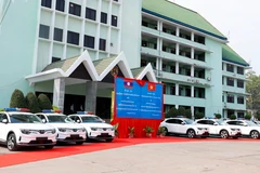 Hình ảnh một số ôtô trong số 20 chiếc được viện trợ để cho Lào để phục vụ công tác bảo vệ Hội nghị cấp cao ASEAN 44-45 và các hội nghị liên quan. (Ảnh: Phạm Kiên/TTXVN)