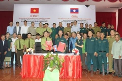 Lễ ký kết biên bản ghi nhớ giữa Chi cục Kiểm lâm, Sở Nông nghiệp và Phát triển Nông thôn tỉnh Thừa Thiên Huế và Chi cục Thanh tra Lâm nghiệp-Sở Nông Lâm tỉnh Sekong, Lào. (Ảnh: TTXVN phát)