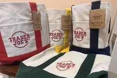 Túi tote mini của Trader Joe’s. (Ảnh: USA Today)