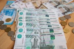 Đồng ruble tại Moskva, Nga. (Ảnh: THX/TTXVN)