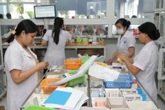 Cấp phát thuốc cho bệnh nhân. (Ảnh minh họa. Minh Phú/TTXVN)