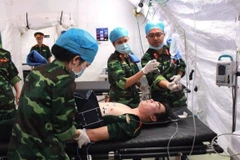 Nữ quân nhân Bệnh viện dã chiến cấp 2, số 1 thực hành huấn luyện trên bộ trước khi tham gia gìn giữ hòa bình tại Nam Sudan. (Ảnh: Xuân Khu/TTXVN)