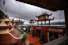 Đền bà Chúa Thác Bờ là điểm du lịch nổi tiếng của tỉnh Hòa Bình. (Ảnh Trọng Đạt/TTXVN)