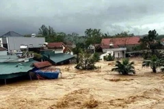 Lũ tràn công trình thuỷ lợi Hà Thanh, xã Đông Hải, huyện Tiên Yên, gây ngập lụt khu dân cư. (Ảnh: TTXVN phát)