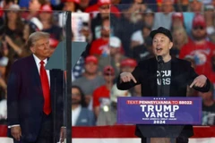 Tỷ phú Elon Musk phát biểu trong cuộc vận động tranh cử của cựu Tổng thống Donald Trump ở Butler, bang Pennsylvania (Mỹ), ngày 5/10. (Ảnh: Reuters/TTXVN)