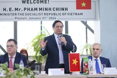 Thủ tướng Phạm Minh Chính phát biểu tại cuộc gặp lãnh đạo tỉnh và Phòng Thương mại và Công nghiệp tỉnh Prahova. (Ảnh: Dương Giang/TTXVN)