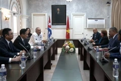 Phó Chánh án Nguyễn Văn Tiến và đoàn đại biểu Tòa án Nhân dân Tối cao Việt Nam tại buổi làm việc với Chánh án Tòa án Nhân dân Tối cao Cuba Rubén Remigio Ferro. (Ảnh: Mai Phương/TTXVN)