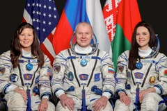 Phi hành gia Tracy Dyson (trái), Oleg Novitsky (giữa) và Marina Vasilevskaya (phải). (Ảnh: Space)