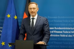 Ông Christian Lindner phát biểu trong một cuộc họp báo ở Berlin. (Ảnh: AFP/TTXVN)