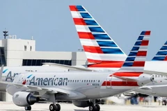 Một máy bay của Hãng hàng không American Airlines tại sân bay quốc tế Miami, Mỹ. (Nguồn: AP/ TTXVN)