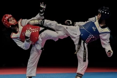 Võ sỹ Trương Thị Kim Tuyền (trái). (Nguồn: AFP/TTXVN)