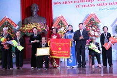 Trao danh hiệu Anh hùng LLVTND cho Đội quân tóc dài Bến Tre 