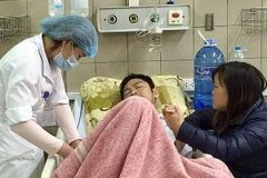 Trung tâm Chống độc chăm sóc bệnh nhân ngộ độc rượu methanol. (Ảnh: Tư liệu bệnh viện/TTXVN phát)