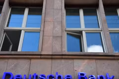 Logo ngân hàng Deutsche tại Berlin, Đức. (Nguồn: AFP/TTXVN)