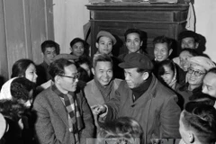 Tổng Bí thư Lê Duẩn thăm Việt Nam Thông tấn xã (nay là Thông tấn xã Việt Nam), ngày 14/2/1967. (Ảnh: Tư liệu TTXVN)