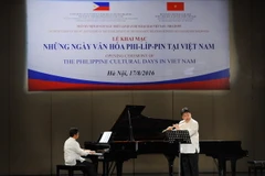 chương trình nghệ thuật "Những ngày văn hóa Philippines tại Việt Nam". (Ảnh: Minh Đức/TTXVN)