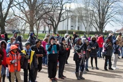 Người dân biểu tình phản đối sắc lệnh cấm nhập cảnh mới của Tổng thống Mỹ Donald Trump tại Washington, DC ngày 11/3. (Nguồn: AFP/TTXVN)