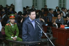 Bị cáo Hà Văn Thắm trước vành móng ngựa. (Ảnh: Phạm Kiên/TTXVN)