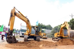 Khởi công xây dựng dự án. (Ảnh: Trần Thị Thu Hiền/TTXVN)