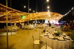 Công trình được thiết kế mở hoàn toàn, các chất liệu gần gũi với thiên nhiên, tượng trưng cho tình yêu đôi lứa. (Ảnh: PV/Vietnam+)