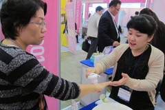 Những dụng cụ mátxa "làm mưa làm gió" tại K-Beauty 2014