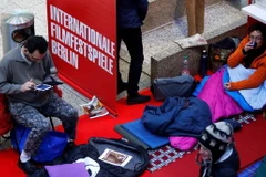 Người hâm mộ cắm trại suốt đêm chờ mua vé Liên hoan phim Berlin. (Nguồn: Reuters)