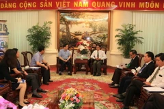 Lãnh đạo tỉnh Đồng Nai tiếp đoàn cán bộ của Hội Hữu nghị Hải ngoại tỉnh Giang Tô. (Ảnh: Sỹ Tuyên/TTXVN)