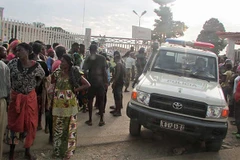 Quang cảnh bên ngoài sân vận động sau vụ giẫm đạp. (Nguồn: elmundo.es)