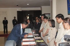 Thủ tướng Samdech Hun Sen đăng ký tham dự phiên họp. (Nguồn: Cơ quan thường trú TTXVN tại Phnom Penh)