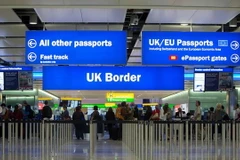 Quầy làm thủ tục nhập cảnh vào Anh. (Nguồn: PA)