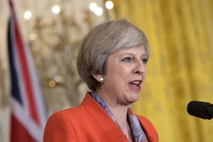 Thủ tướng Anh Theresa May phát biểu tại cuộc họp báo ở Washington, DC. (Nguồn: AFP/TTXVN)