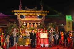 Lễ trao Bằng ghi danh di sản văn hóa phi vật thể cho lễ phát lương Đức Thánh Trần. (Nguồn: TTXVN)