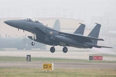 Máy bay chiến đấu F-15 của Không lực Hàn Quốc cất cánh từ căn cứ không quân Daegu. (Ảnh: Korea Times/TTXVN)