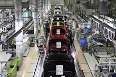 Dây chuyền sản xuất xe ôtô của Tập đoàn Toyota, Nhật Bản tại nhà máy Tsutsumi ở quận Aichi. (Ảnh: AFP/TTXVN)