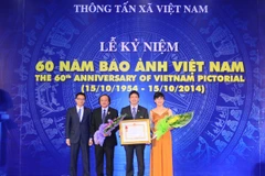 Báo Ảnh Việt Nam đón nhận Huân chương Lao động hạng Ba
