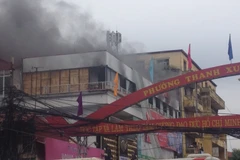 [Video] Hai xe thang hiện đại nhất Việt Nam chữa cháy ở Thanh Xuân