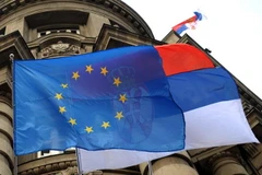 Số người ủng hộ và phản đối Serbia gia nhập EU đều giảm