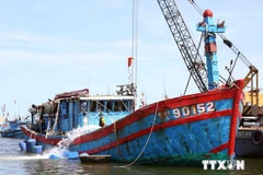 [Video] Trục vớt tàu đánh cá bị tàu Trung Quốc đâm chìm