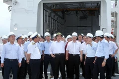 [Video] Thủ tướng Nguyễn Tấn Dũng thị sát tàu kiểm ngư cỡ lớn