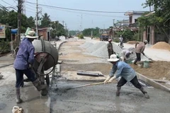 [Video] Đóng tiền 10 năm, người dân vẫn mòn mỏi chờ đường đi